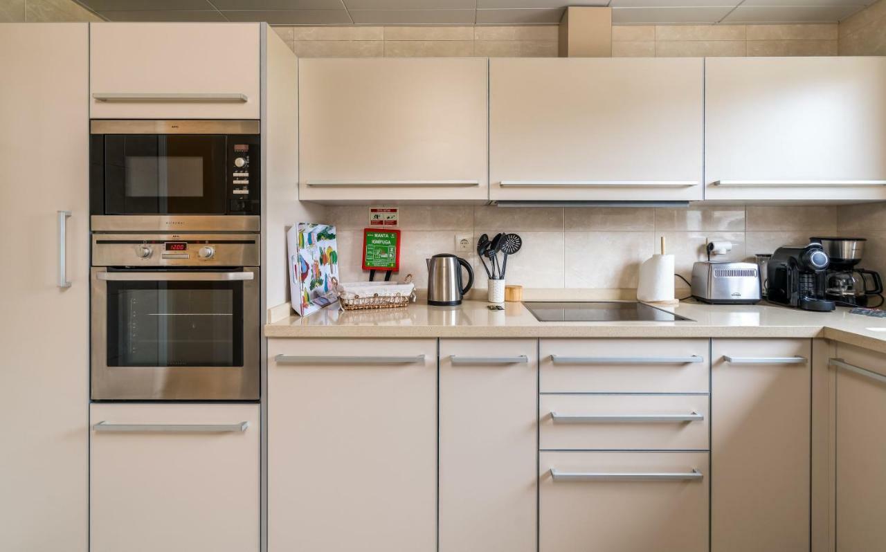 Carob Apartment - By Mayoral Ольюш-ди-Агуа  Экстерьер фото